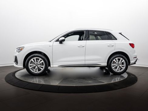 Certified 2023 Audi Q3 2.0T Premium w/ Convenience Package AWD/4WD image 6