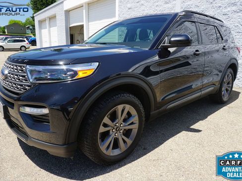 Used 2022 Ford Explorer XLT w/ Equipment Group 202A AWD/4WD image 3
