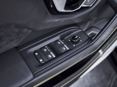 Used 2024 Lamborghini Urus S AWD/4WD image 32