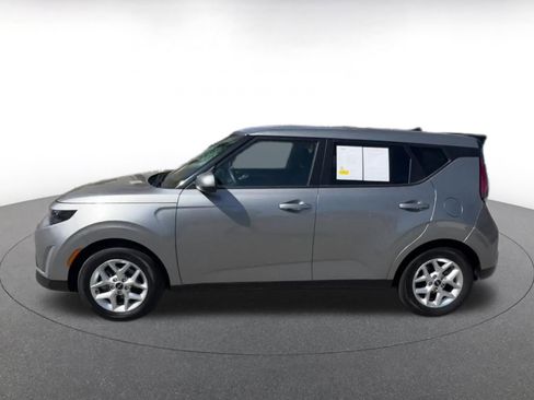 Used 2025 Kia Soul LX w/ LX Technology Package image 9