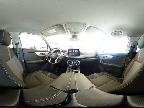 Used 2025 Chevrolet Blazer LT image 42