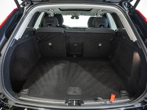 Used 2024 Volvo XC60 B5 Plus AWD/4WD image 11
