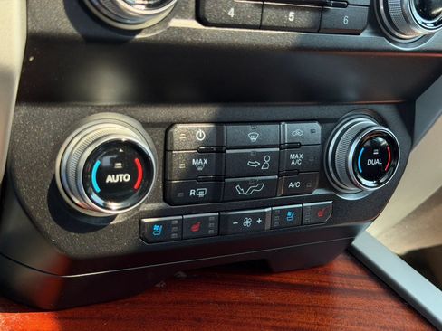 Used 2019 Ford F150 King Ranch w/ Equipment Group 601A Luxury AWD/4WD image 45
