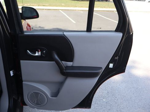 Used 2005 Saturn Vue 2WD w/ Sport Plus Pkg image 25