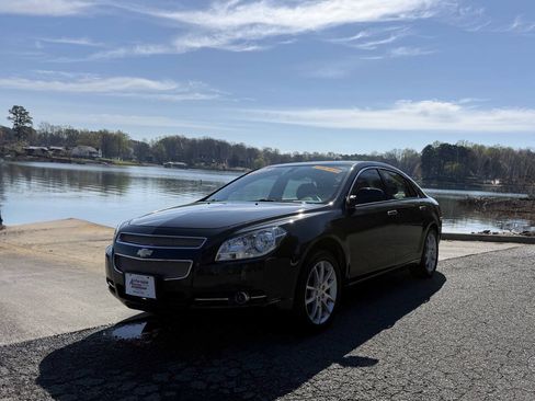 Used 2010 Chevrolet Malibu LTZ FWD image 3