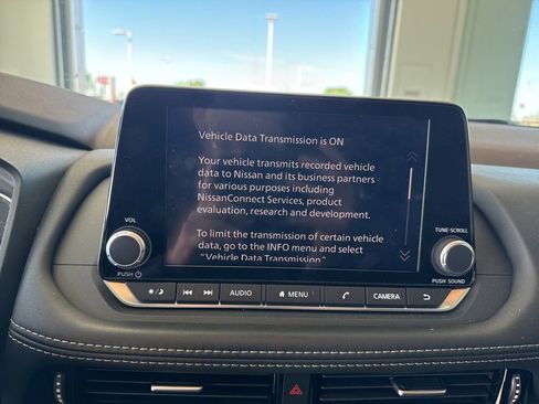 Used 2023 Nissan Rogue SV image 16