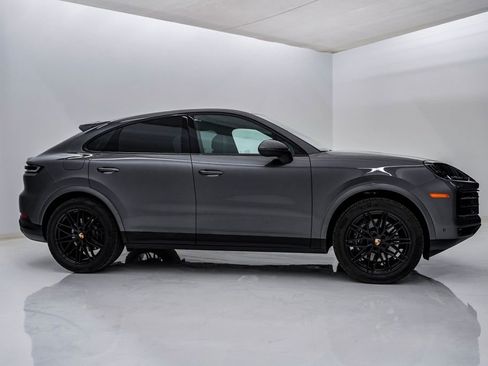 Used 2025 Porsche Cayenne Coupe image 9