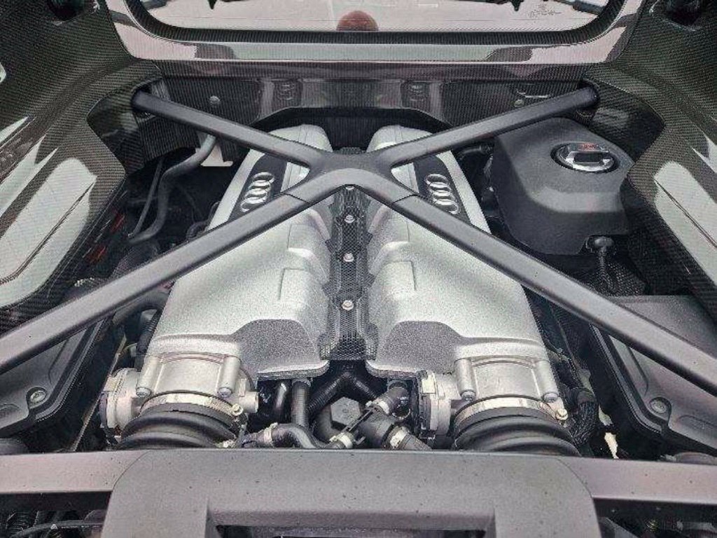 Used 2017 Audi R8 V10 w/ Carbon Exterior Package AWD/4WD image 30
