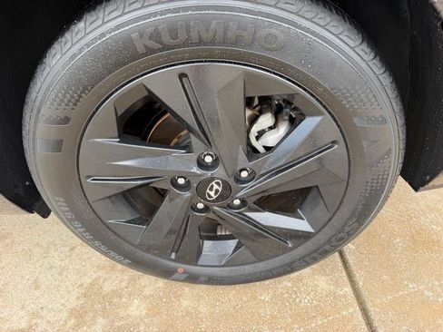 Used 2023 Hyundai Elantra SEL w/ Preferred Accessory Package FWD image 25