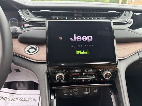 Certified 2025 Jeep Grand Cherokee Summit w/ Adv Protech Group IV AWD/4WD image 18