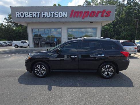 Used 2018 Nissan Pathfinder SV FWD image 1