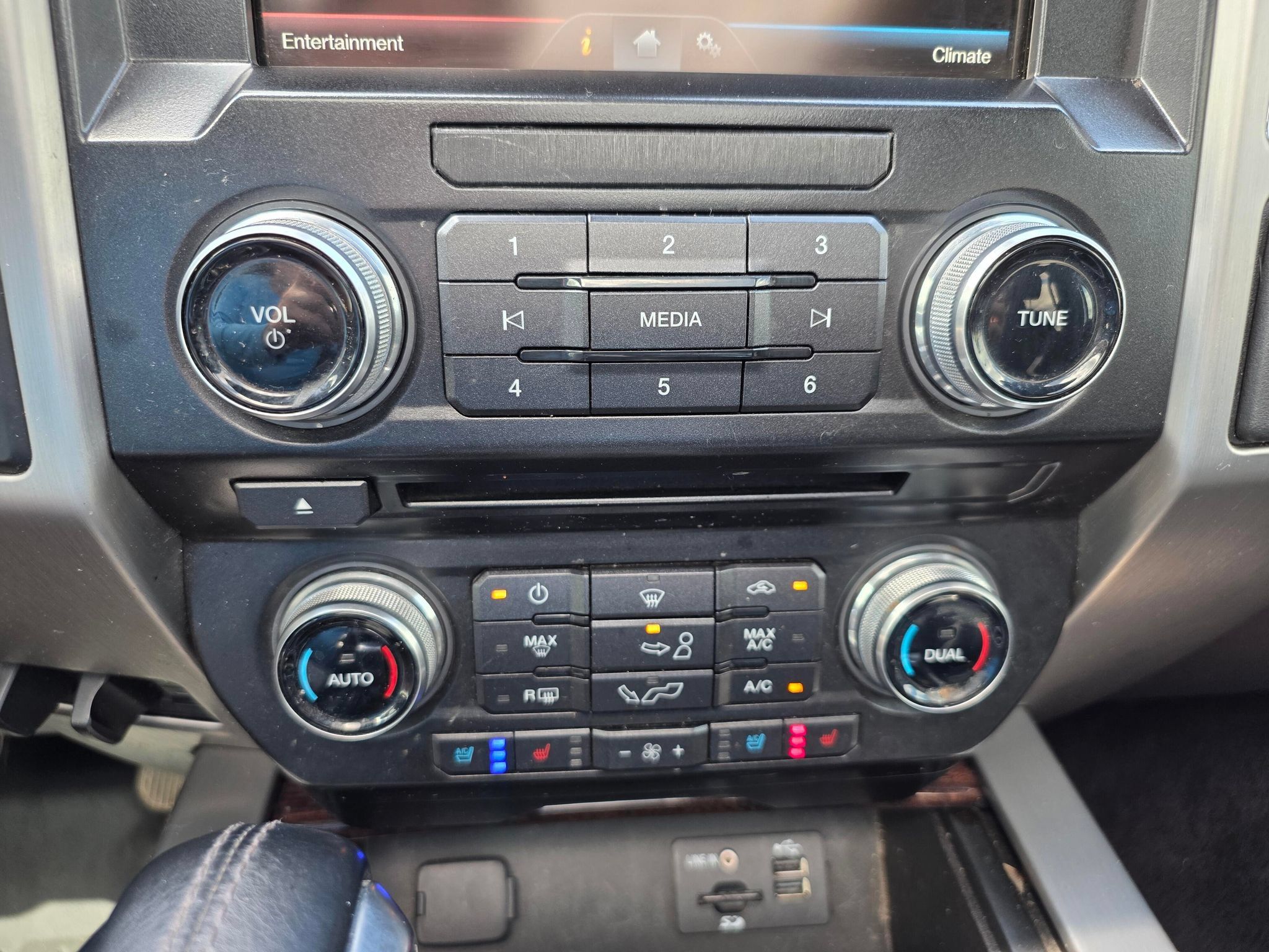 Used 2015 Ford F150 Platinum w/ Max Trailer Tow Package AWD/4WD image 18
