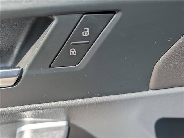 Certified 2023 Volkswagen Jetta SE w/ Panoramic Sunroof Package FWD image 27