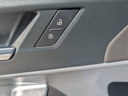 Certified 2023 Volkswagen Jetta SE w/ Panoramic Sunroof Package FWD image 27