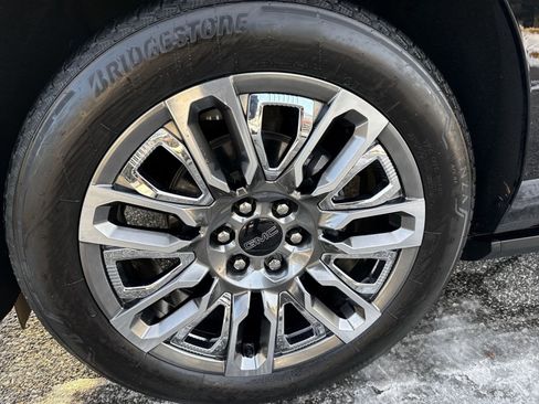 Used 2023 GMC Yukon Denali Ultimate image 11