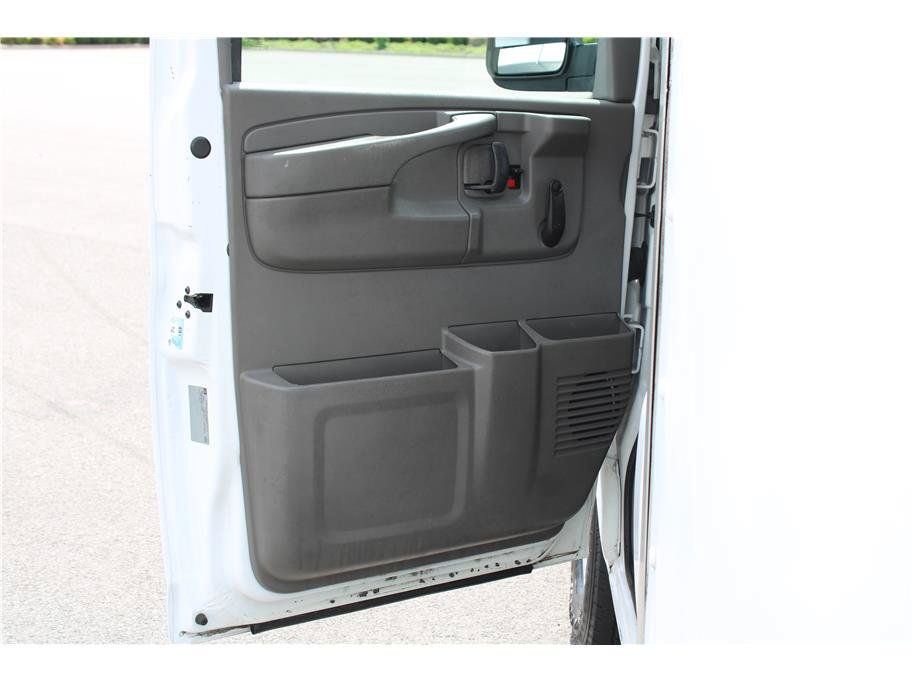 Used 2015 Chevrolet Express 3500 RWD image 7