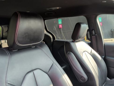 Used 2025 Chrysler Pacifica Select FWD image 27