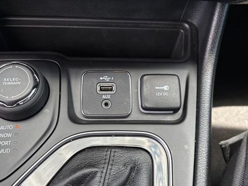 Used 2023 Jeep Cherokee Altitude Lux w/ Lux Elite Package AWD/4WD image 27