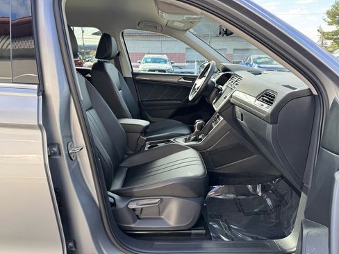 Used 2023 Volkswagen Tiguan SE image 36