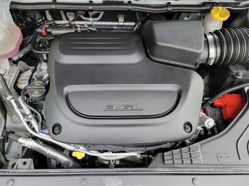 Certified 2024 Chrysler Pacifica Touring-L w/ S Appearance Package image 41