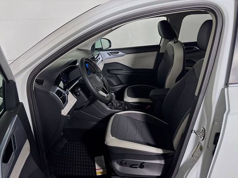 New 2025 Volkswagen Taos SE image 11