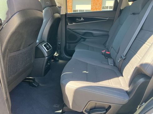 Used 2017 Kia Sorento LX image 24
