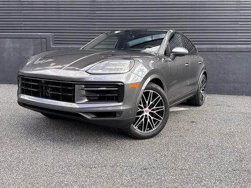 Used 2025 Porsche Cayenne Coupe image 6