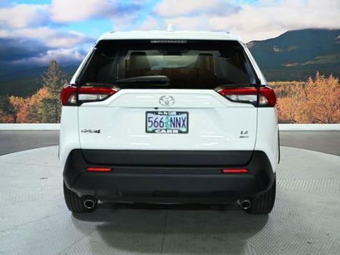 Used 2022 Toyota RAV4 LE image 7