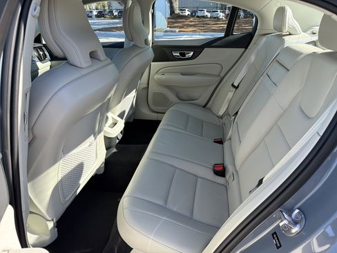 Certified 2023 Volvo S60 B5 Core image 32