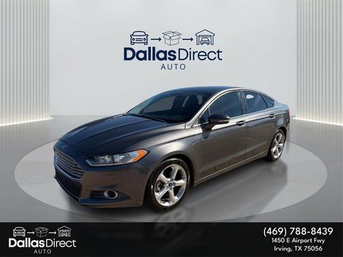 Used 2015 Ford Fusion SE image 2