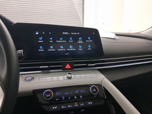 Used 2023 Hyundai Elantra Limited image 22