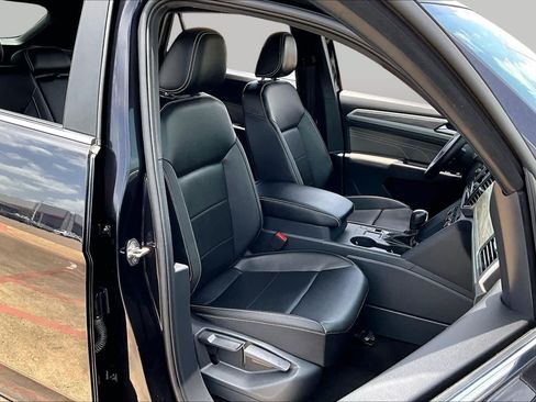 Used 2022 Volkswagen Atlas Cross Sport SE FWD image 9