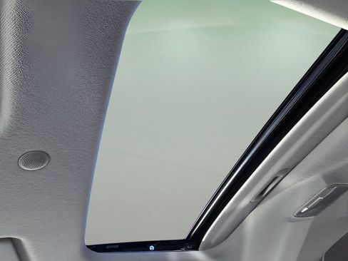 New 2025 Hyundai Venue SEL image 30