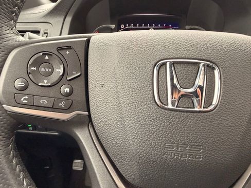 Used 2025 Honda Passport EX-L image 16