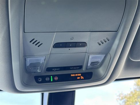 Used 2020 Chevrolet Blazer LT image 17