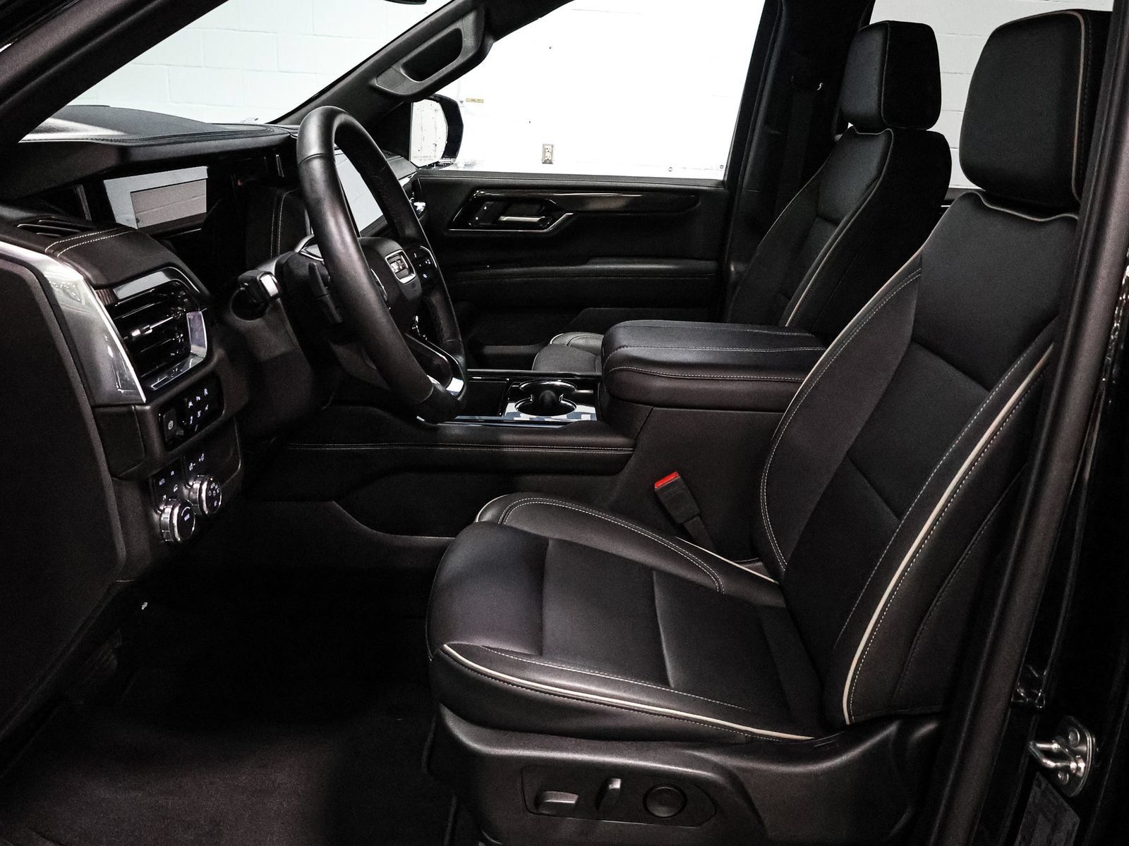 Used 2025 GMC Yukon Elevation AWD/4WD image 22