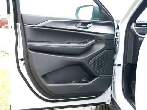 New 2026 Jeep Grand Cherokee L Laredo RWD image 25