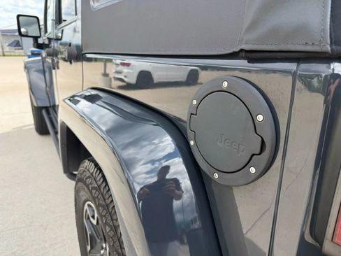 Used 2017 Jeep Wrangler Unlimited Rubicon image 67