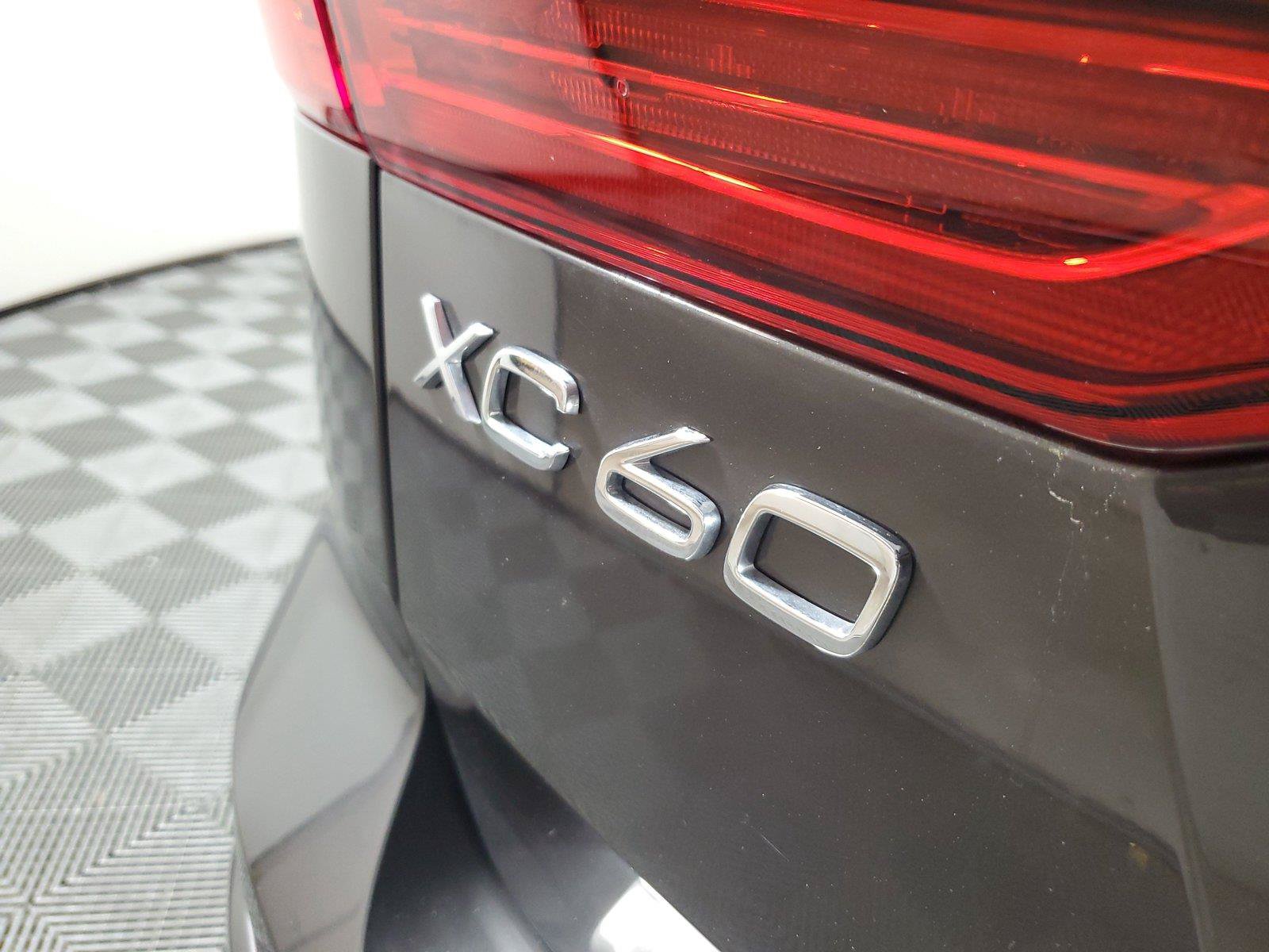Used 2024 Volvo XC60 B5 Core w/ Protection Package Premier AWD/4WD image 8