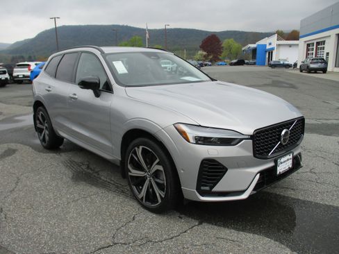 Used 2024 Volvo XC60 T8 Ultimate w/ Protection Package Premier AWD/4WD image 3