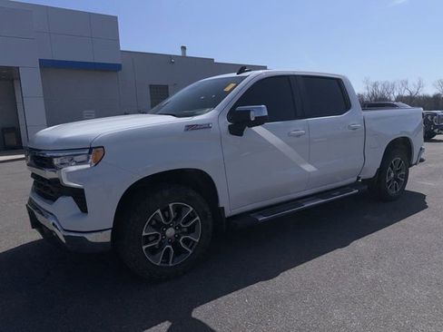 Used 2025 Chevrolet Silverado 1500 LT image 2