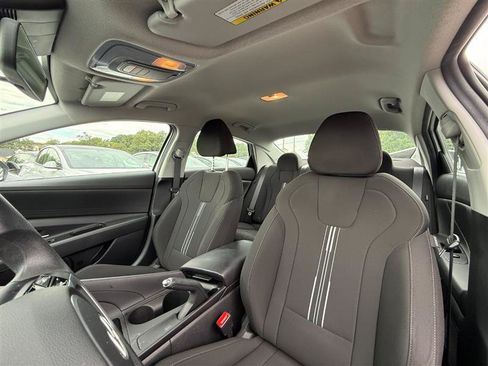 Used 2024 Hyundai Elantra SEL FWD image 9