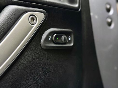 Used 2018 Jeep Wrangler Unlimited Sahara image 13