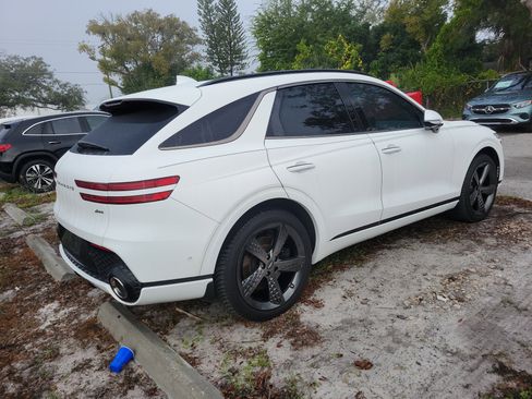 Used 2023 Genesis GV70 2.5T w/ Sport Prestige Package image 3