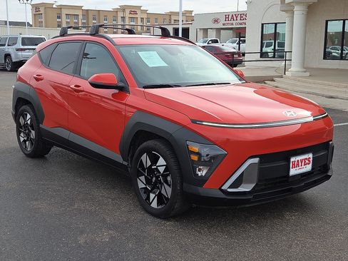 Used 2024 Hyundai Kona SEL w/ Convenience Package FWD image 5