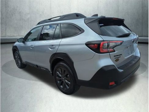 Used 2025 Subaru Outback Onyx Edition AWD/4WD image 3