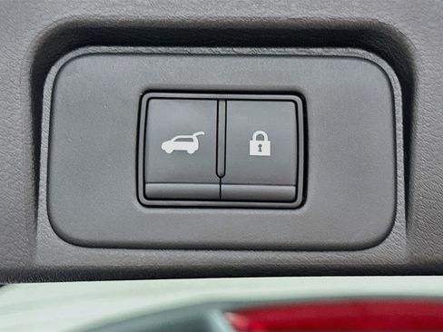 Used 2024 Nissan Rogue SV AWD/4WD image 30