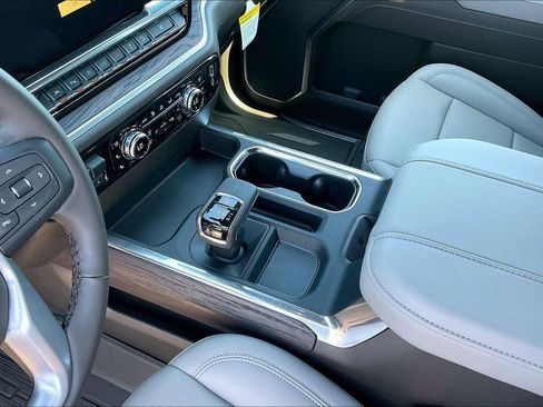 New 2026 GMC Sierra 1500 SLT AWD/4WD image 7