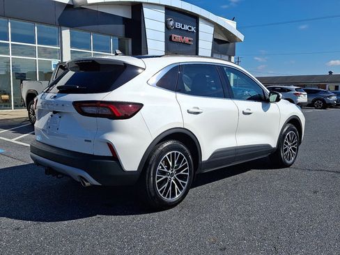 Used 2025 Ford Escape PHEV w/ Class II Trailer Tow Package image 6