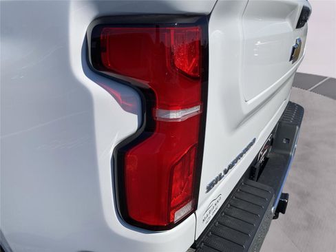 New 2026 Chevrolet Silverado 2500 LTZ w/ LTZ Convenience Package AWD/4WD image 11